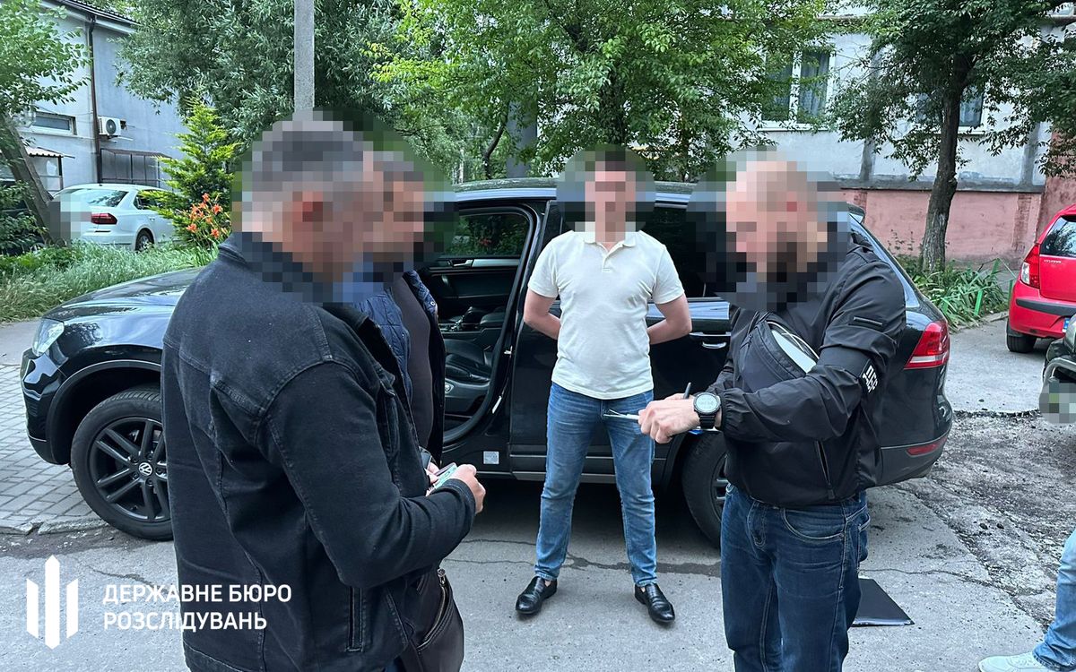 У Рівному оштрафували адвоката, який виманив $4 тис. у клієнтів для закриття справи
