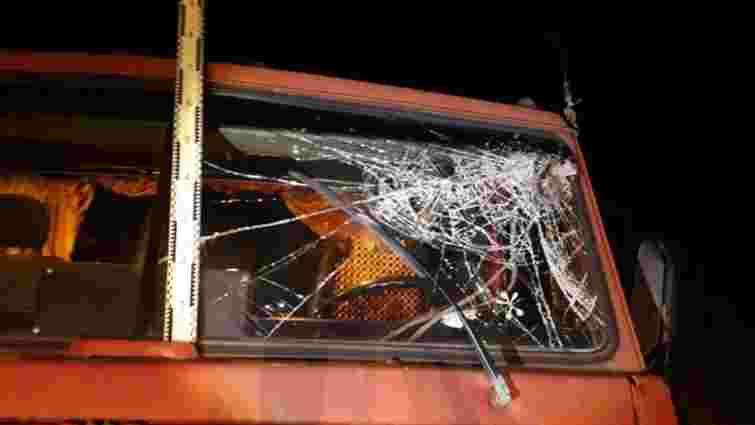 На Тернопільщині металева труба проштрикнула лобове скло і водія вантажівки
