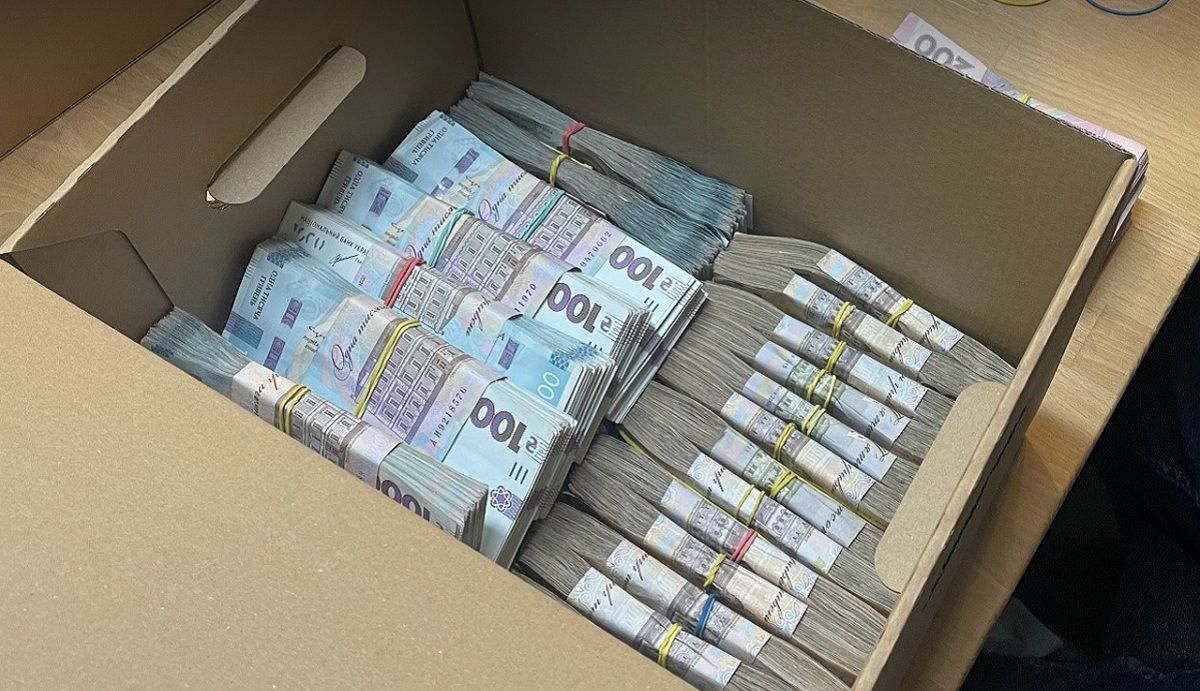 БЕБ вилучило понад 8 млн грн готівки під час обшуків у холдингу «!Фест»