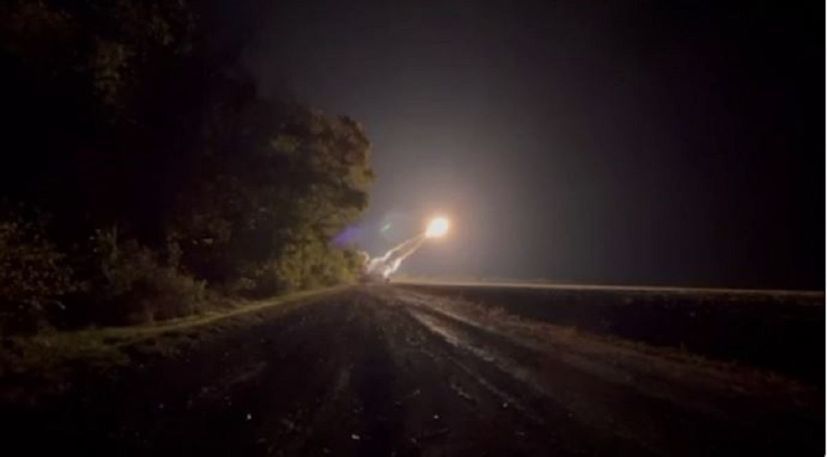 «Схеми» показали супутникові знімки наслідків удару ЗСУ по аеропорту Бердянська