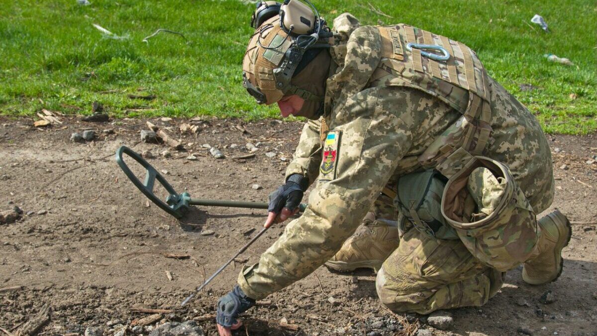Львів’янам і мешканцям області пропонують ваучери для навчання на саперів