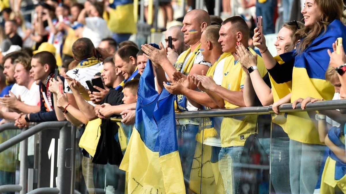 УЄФА оштрафувала УАФ через поведінку вболівальників на матчах збірної України