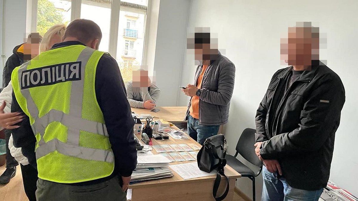 Прикарпатських посадовців затримали на хабарі у 150 тис. грн