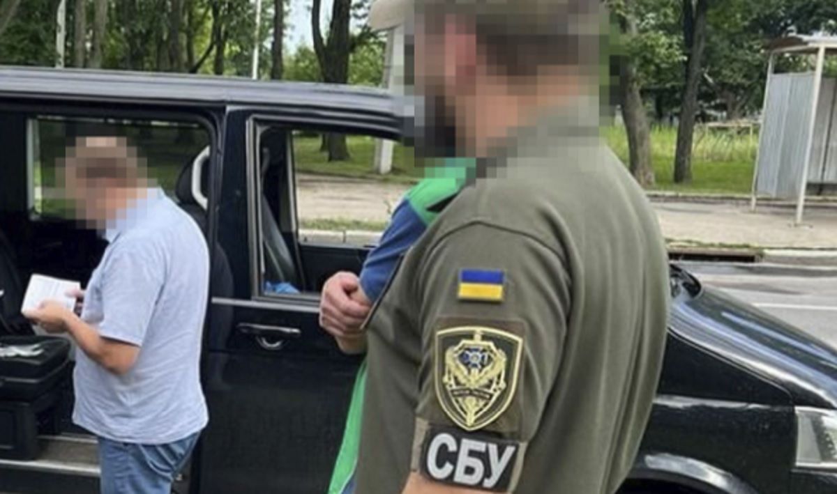 У Харкові очільники військкомату та ВЛК допомагали ухилянтам виїхати за кордон