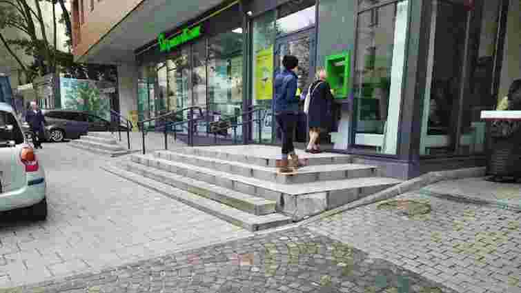 Суд виніс вирок львівському пенсіонеру за погрози підірвати відділення банку