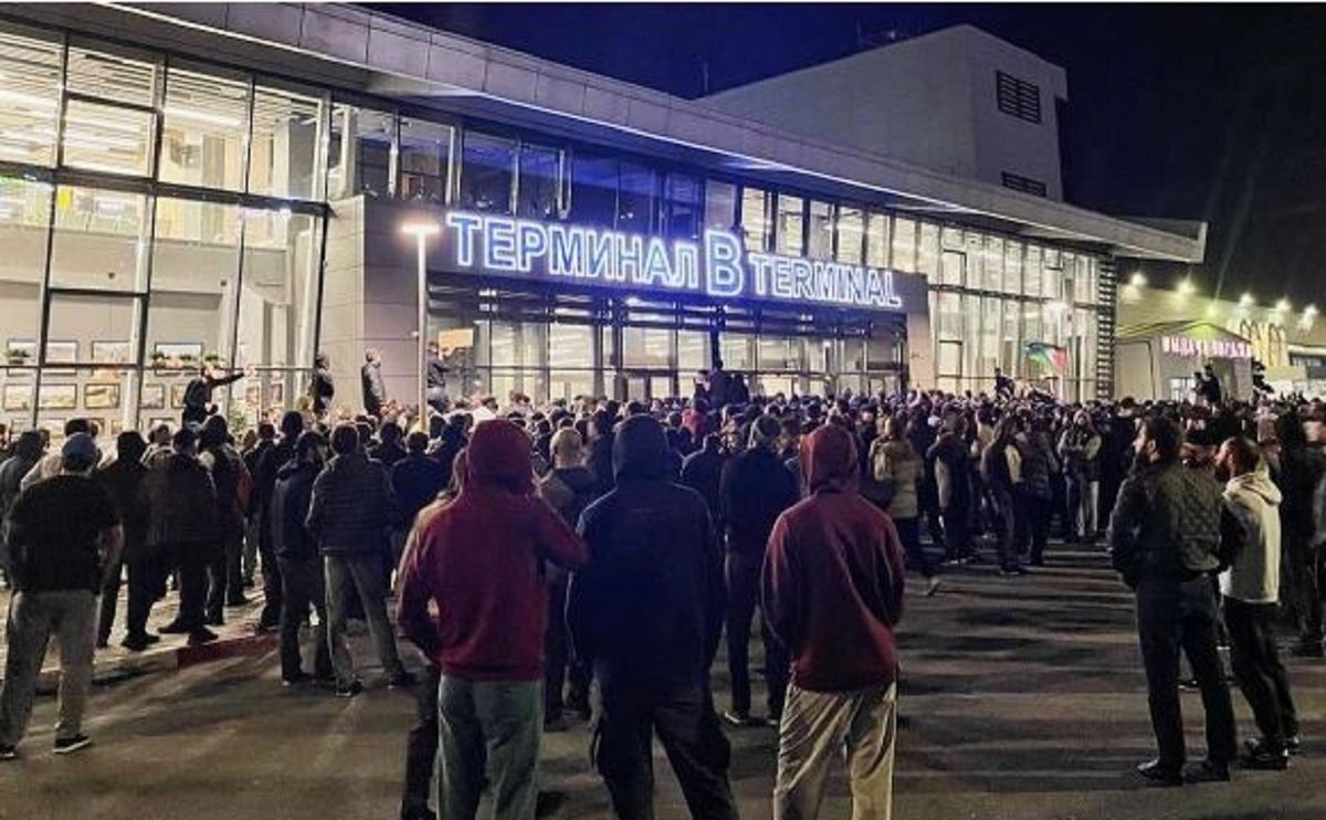Учасники антисемітського мітингу в Махачкалі захопили аеропорт у пошуках євреїв
