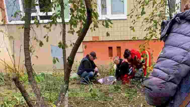 У Львові 14-річна дівчина випала з вікна восьмого поверху
