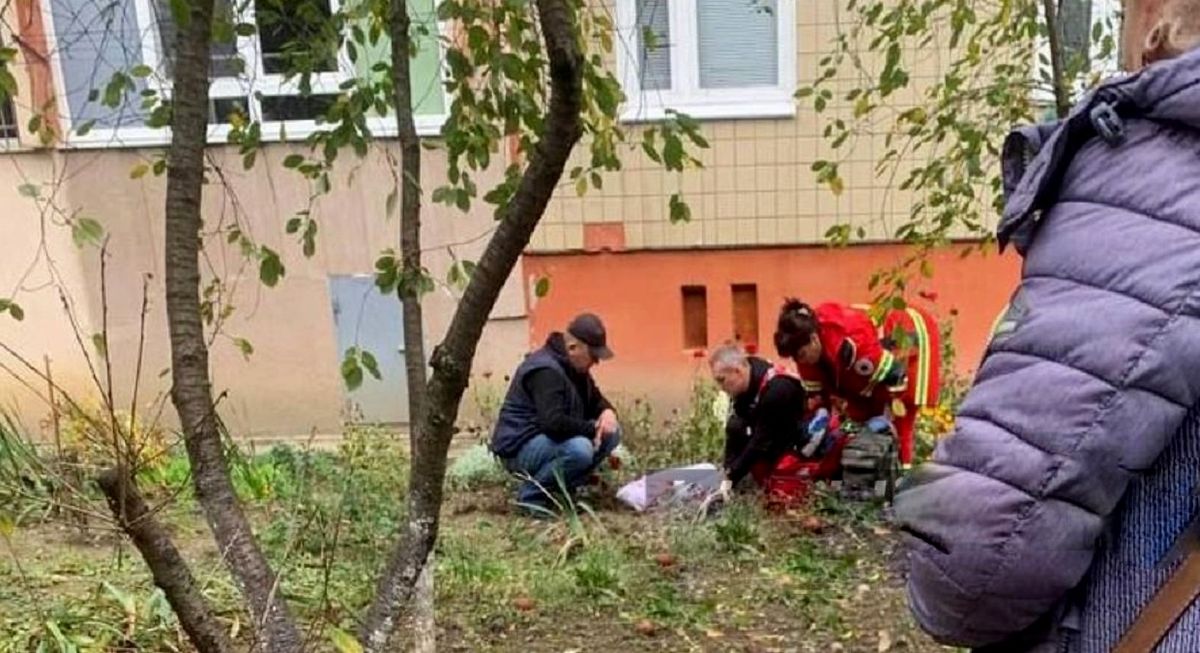 У Львові 14-річна дівчина випала з вікна восьмого поверху