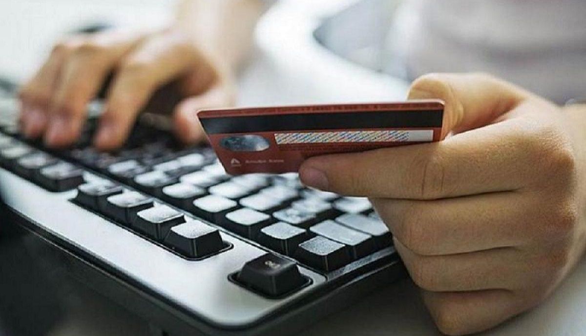 Поліція викрила подружжя 31-річних львів’ян на шахрайстві з продажем одягу