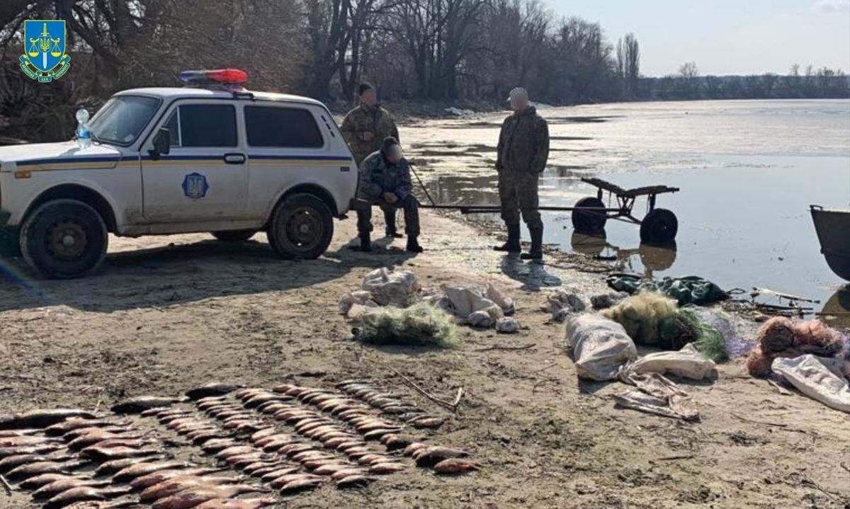Начальник відділення поліції та його підлеглі займалися браконьєрством на Кіровоградщині