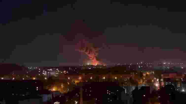 В окупованому Донецьку виникла масштабна пожежа на складах з пальним