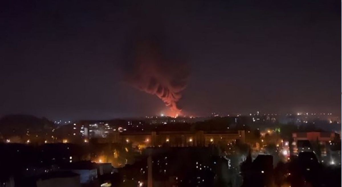 В окупованому Донецьку виникла масштабна пожежа на складах з пальним