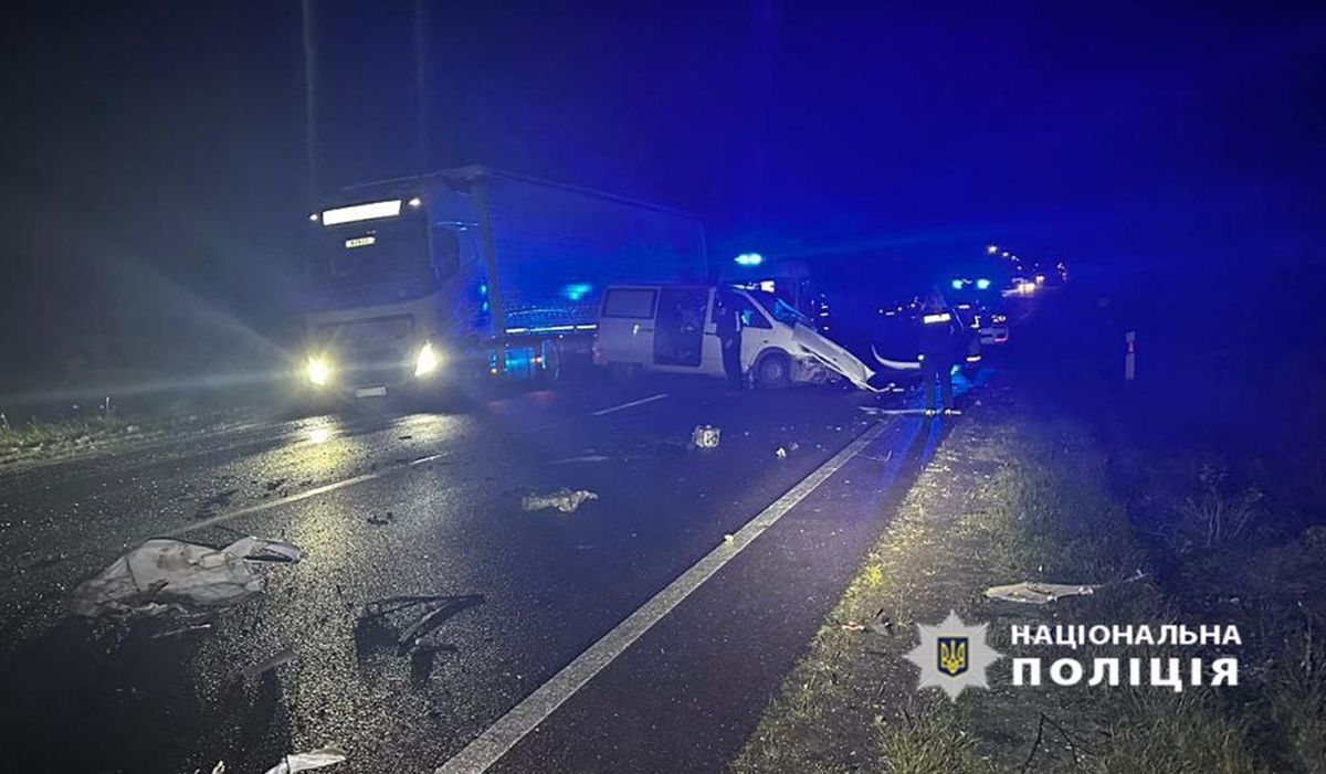 26-річна водійка мікроавтобуса загинула внаслідок зіткнення з фурою на Волині