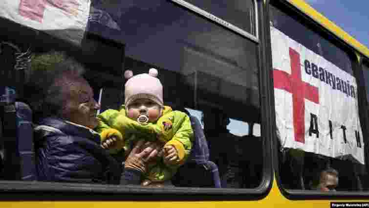 З Харківщини примусово евакуюють майже 300 дітей та їх родини