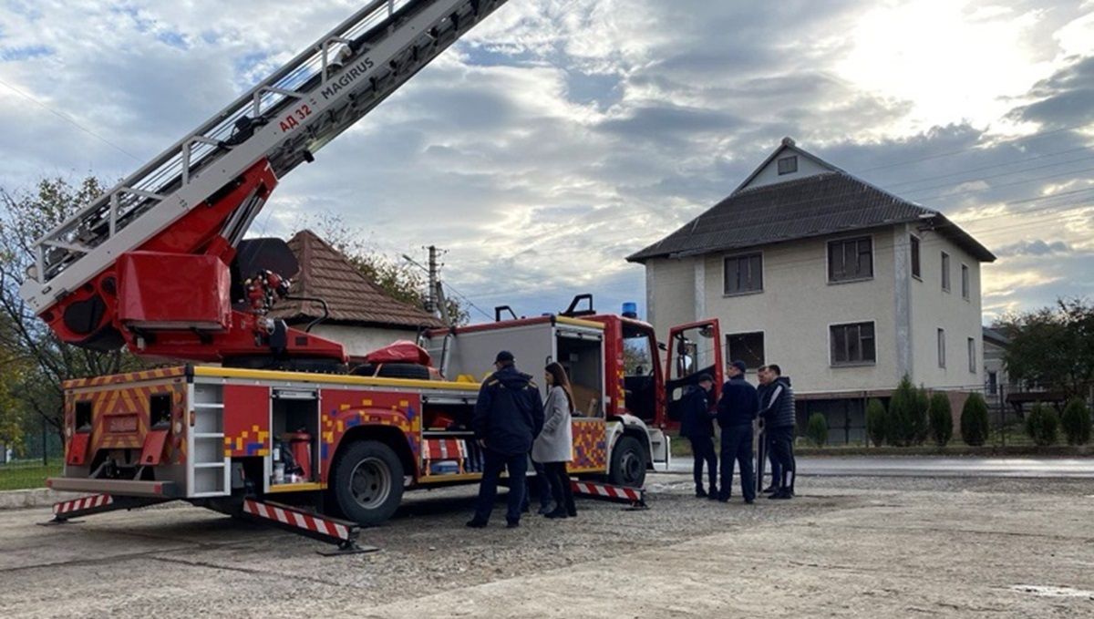 Рятувальники Івано-Франківська отримали 32-метрову пожежну автодрабину