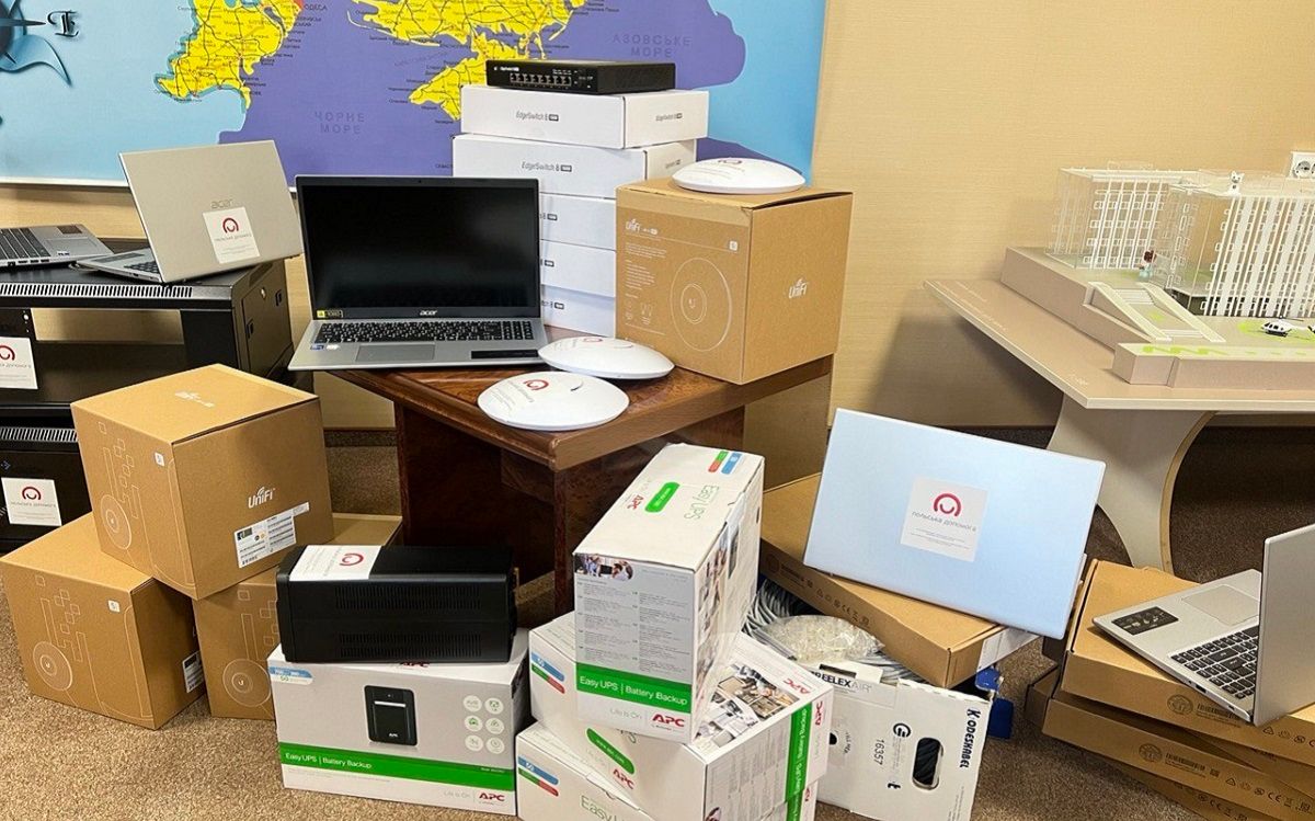 Генконсульство Польщі передало львівській лікарні комп'ютерну техніку на 26 тис. євро