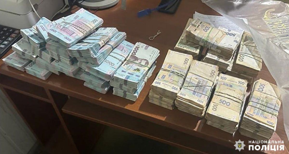 Двох львів’ян затримали за продаж пенсійних посвідчень про інвалідність