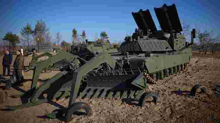 США таємно передали Україні машину для розмінування Assault Breacher