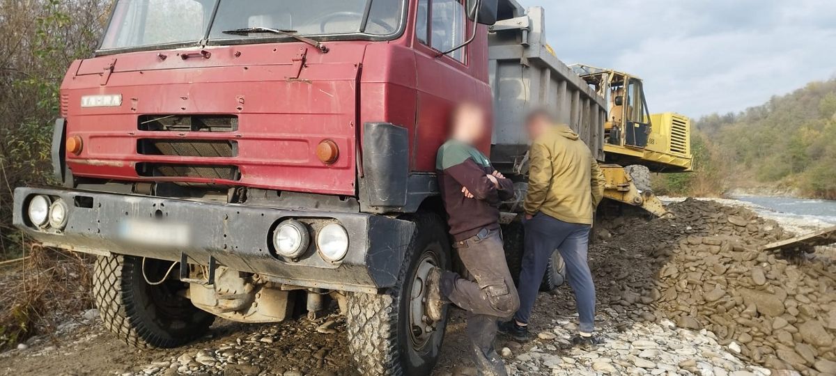 На Закарпатті незаконно видобували гравій у прикордонній смузі