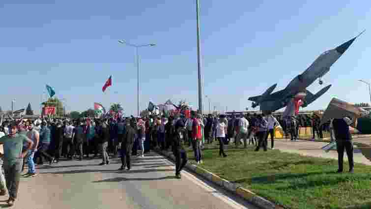 Натовп з прапорами Палестини намагався прорватися на військову авіабазу США у Туреччині