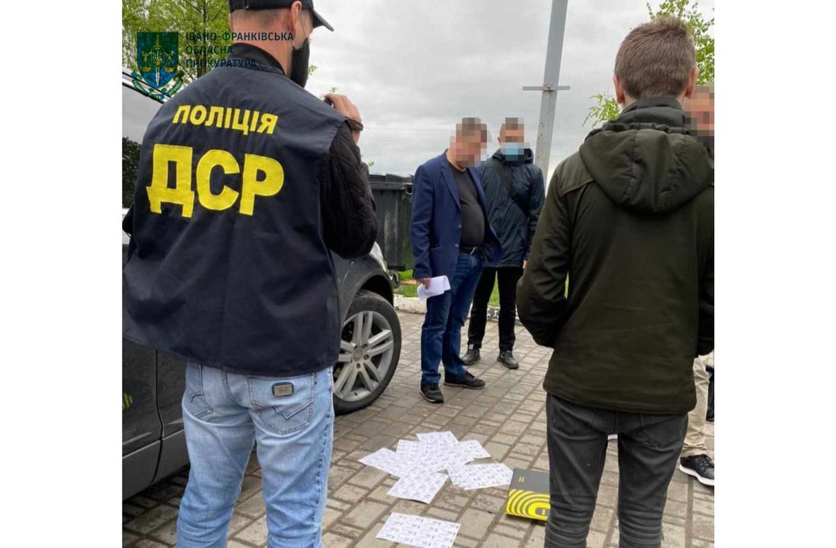 Екс-посадовця Держекоінспекції Прикарпаття засудили за хабар у вигляді талонів на пальне