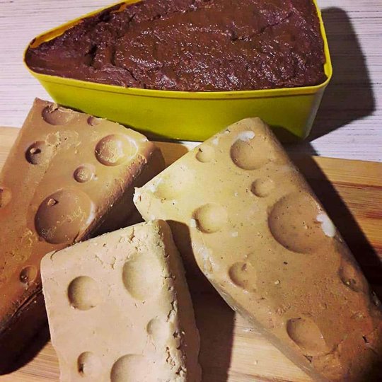 Сир гудбрандсдален із карамелізованою лактозою