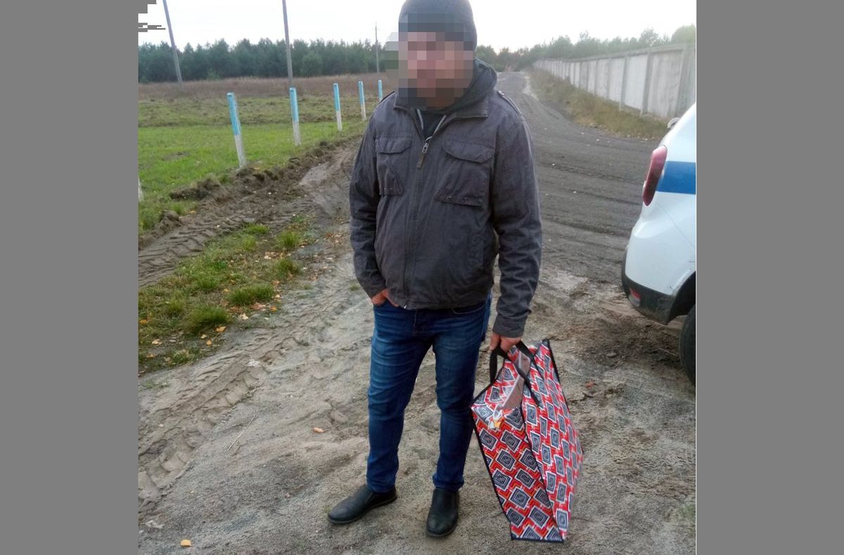 На Рівненщині поліцейський випадково виявив чоловіка з сумкою бурштину 