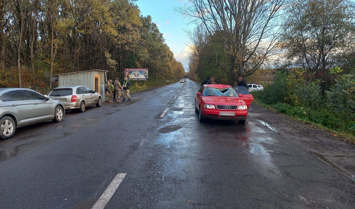 На Закарпатті водій Audi збив прикордонника на блокпосту