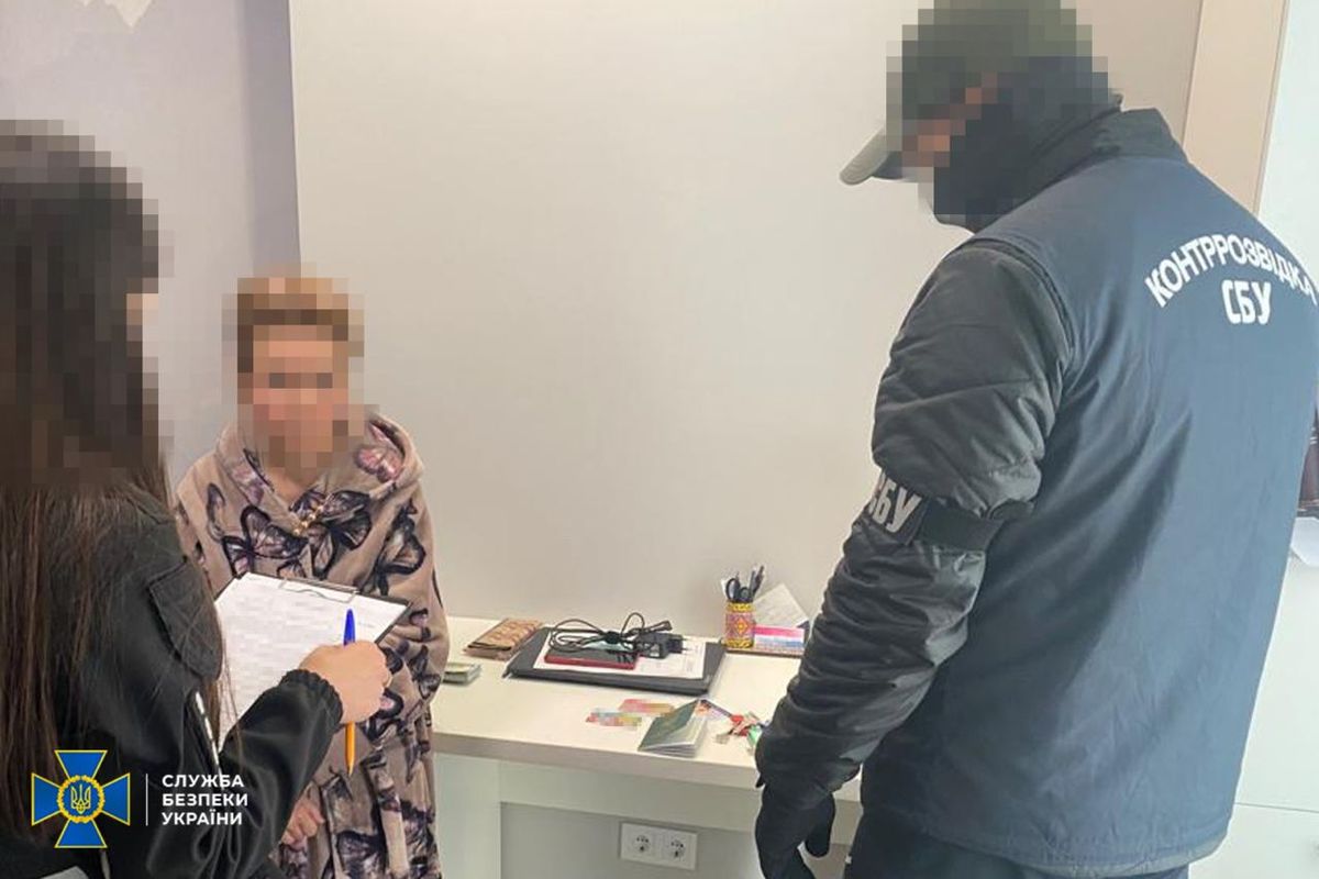 СБУ викрила українську консулку на підробці документів для нелегалів з Азії