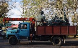 З Пагорба слави у Львові демонтували скульптури радянських воїнів