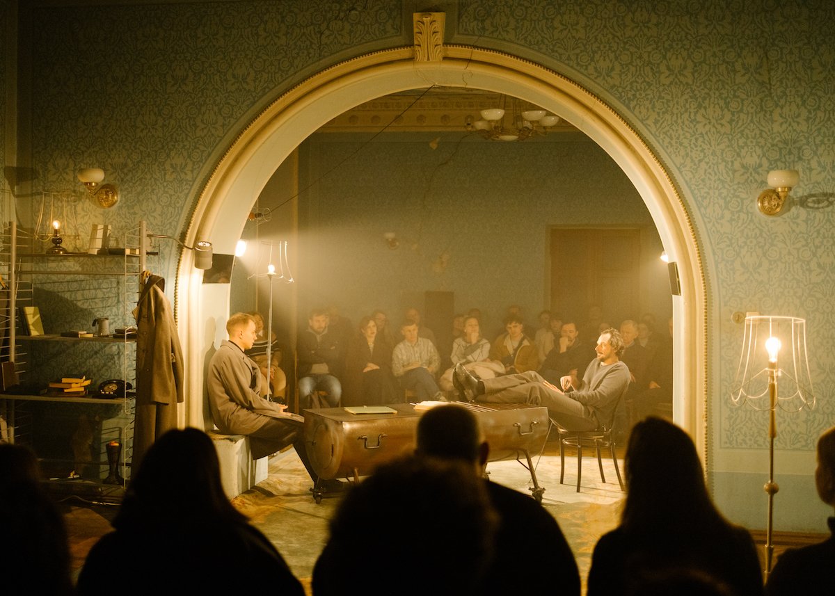 Сцена з вистави (фото Поліни Корзун)