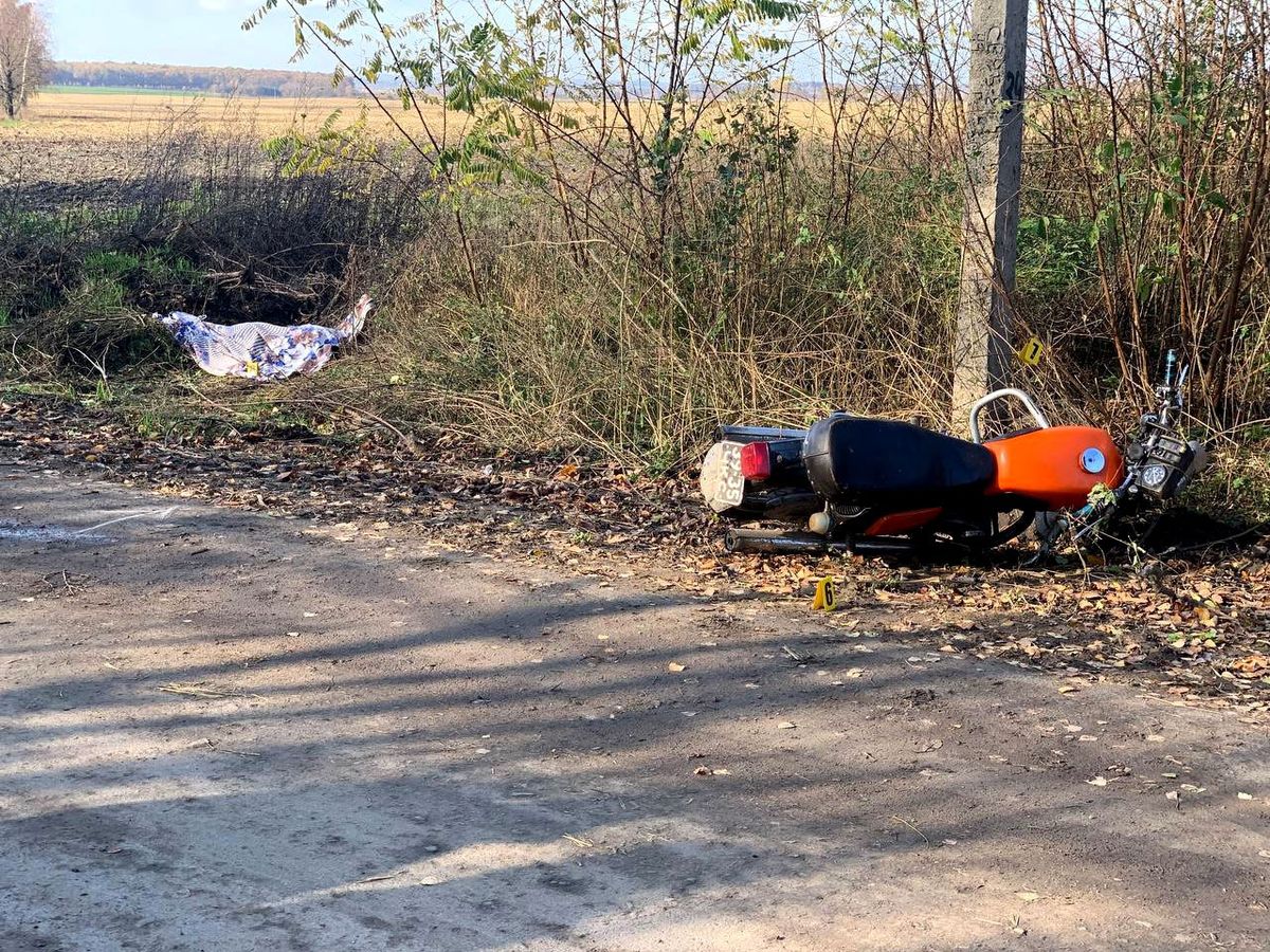 На Рівненщині 15-річний підліток на мотоциклі в'їхав у дерево і загинув