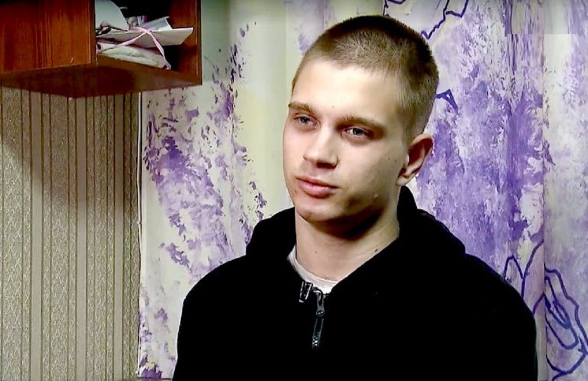 Росіяни вручили повістку у військкомат депортованому з Маріуполя 17-річному підлітку