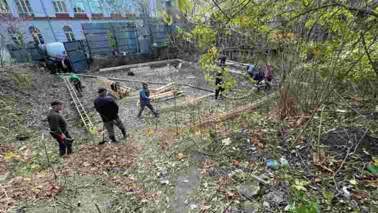 Забудовник відновив скандальне будівництво біля бомбосховища у центрі Львова