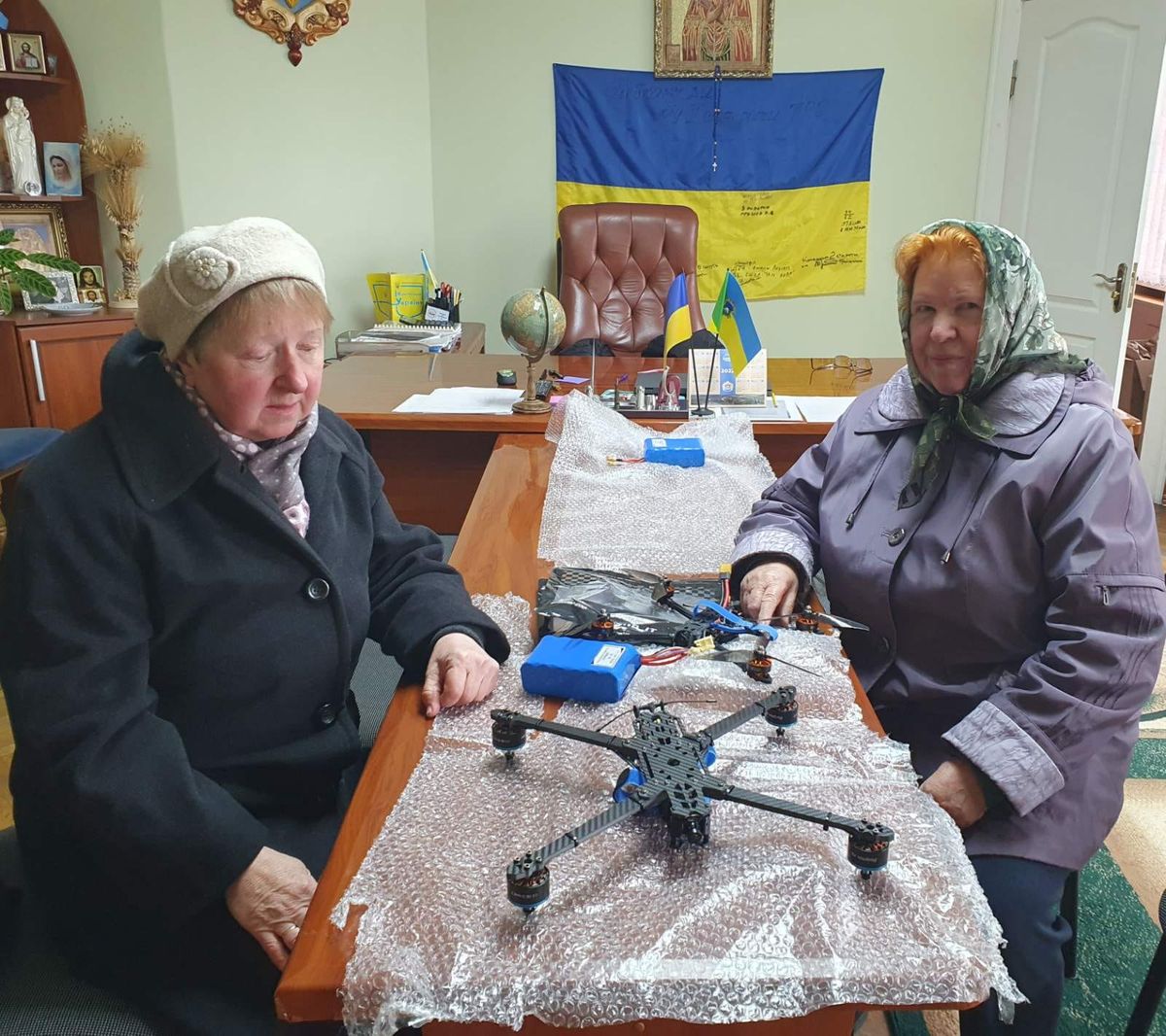 Пенсіонерки з Прикарпаття та Києва придбали дрони-камікадзе для ЗСУ