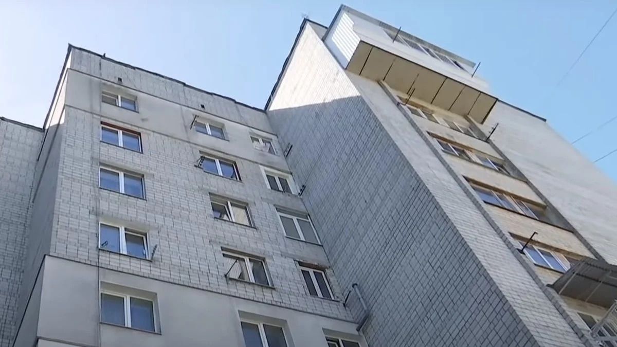Суд покарав нетверезу львів’янку, дворічна донька якої випала з вікна і загинула