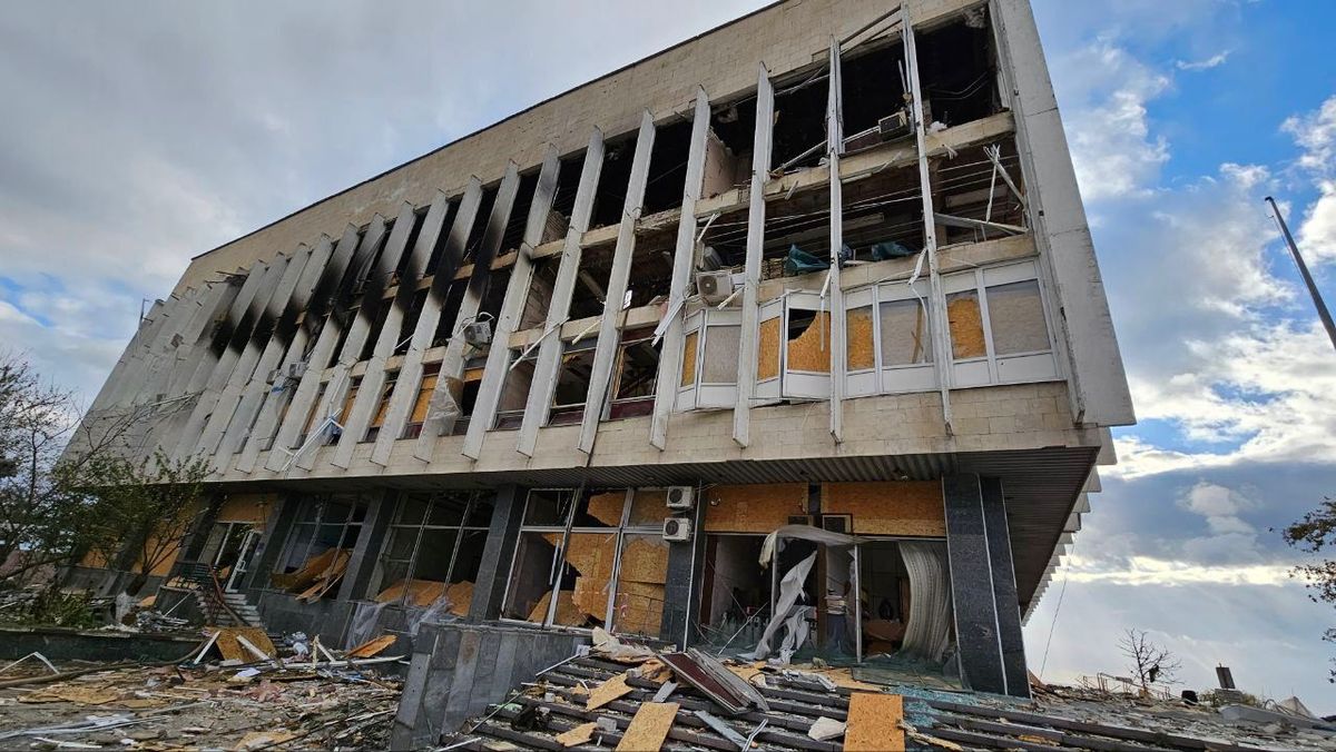 Росіяни вдарили ракетою по обласній бібліотеці у Херсоні