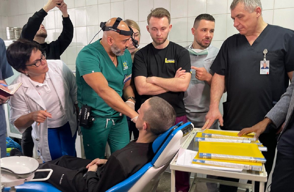 У Львові американські та львівські хірурги заново сформують захиснику нижню щелепу