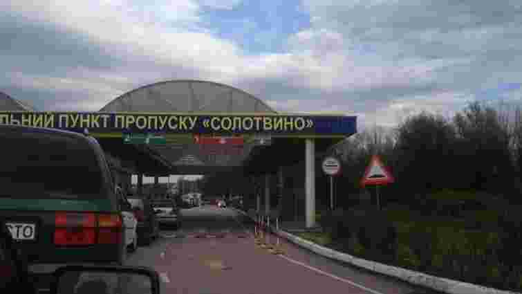 На Закарпатті в пропускному пункті з Румунією обмежили рух вантажівок через аварійний міст