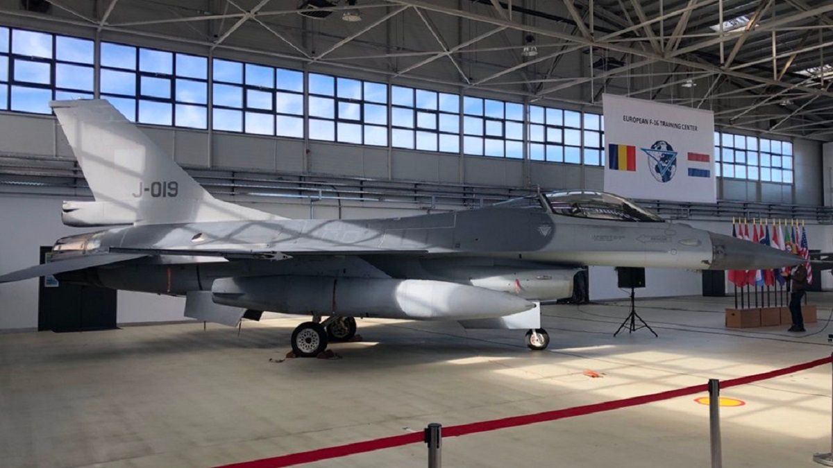 У Румунії відкрили центр навчання пілотів F-16, де навчатимуться українці