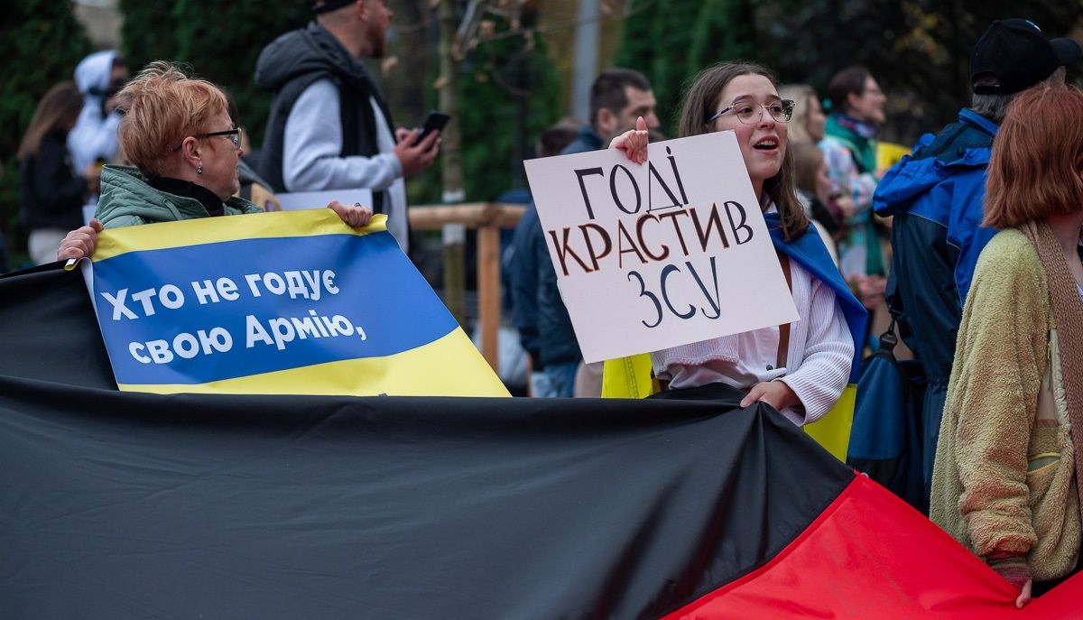 Скільки Львівська ОВА грошей на «бруківку» роздала і як це зупинити