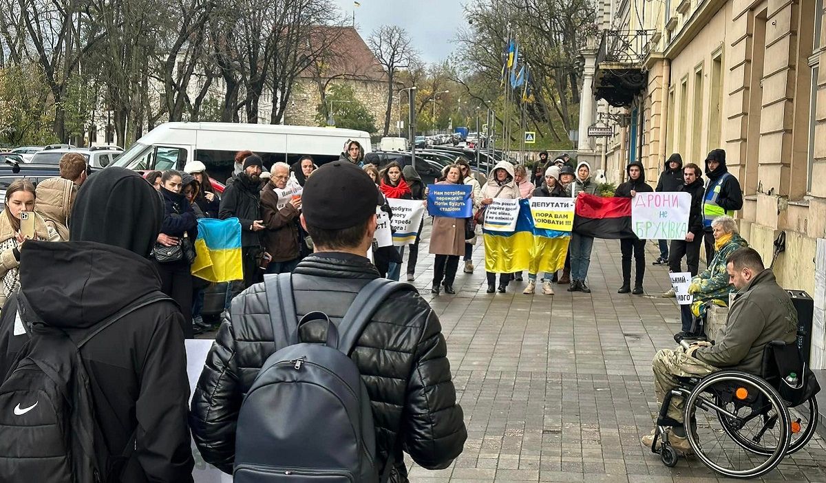 Під тиском мітингарів Львівська облрада обмежила некритичні видатки з бюджету