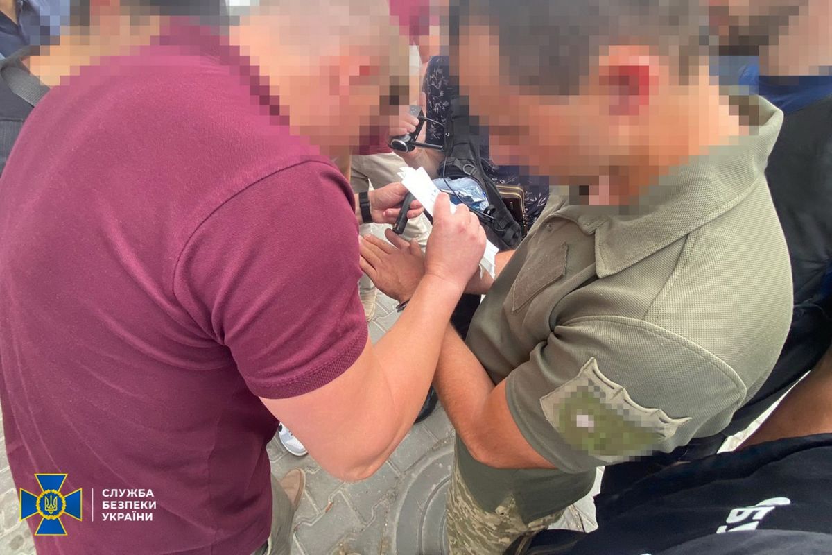 На Хмельниччині працівника ТЦК оштрафували на 85 тис. грн за допомогу ухилянту