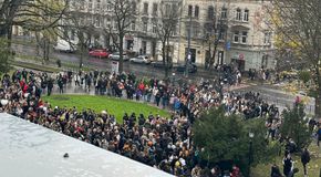 Кілька сотень студентів Львівської політехніки вимагають звільнити Ірину Фаріон