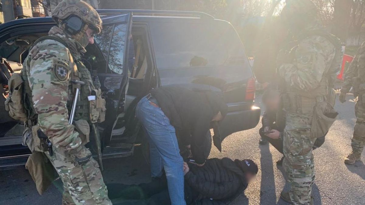 У Дніпрі двоє чоловіків кинули гранату у свого боржника