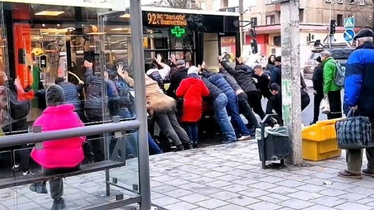 На вул. Пасічній у Львові автобус збив 70-річну жінку