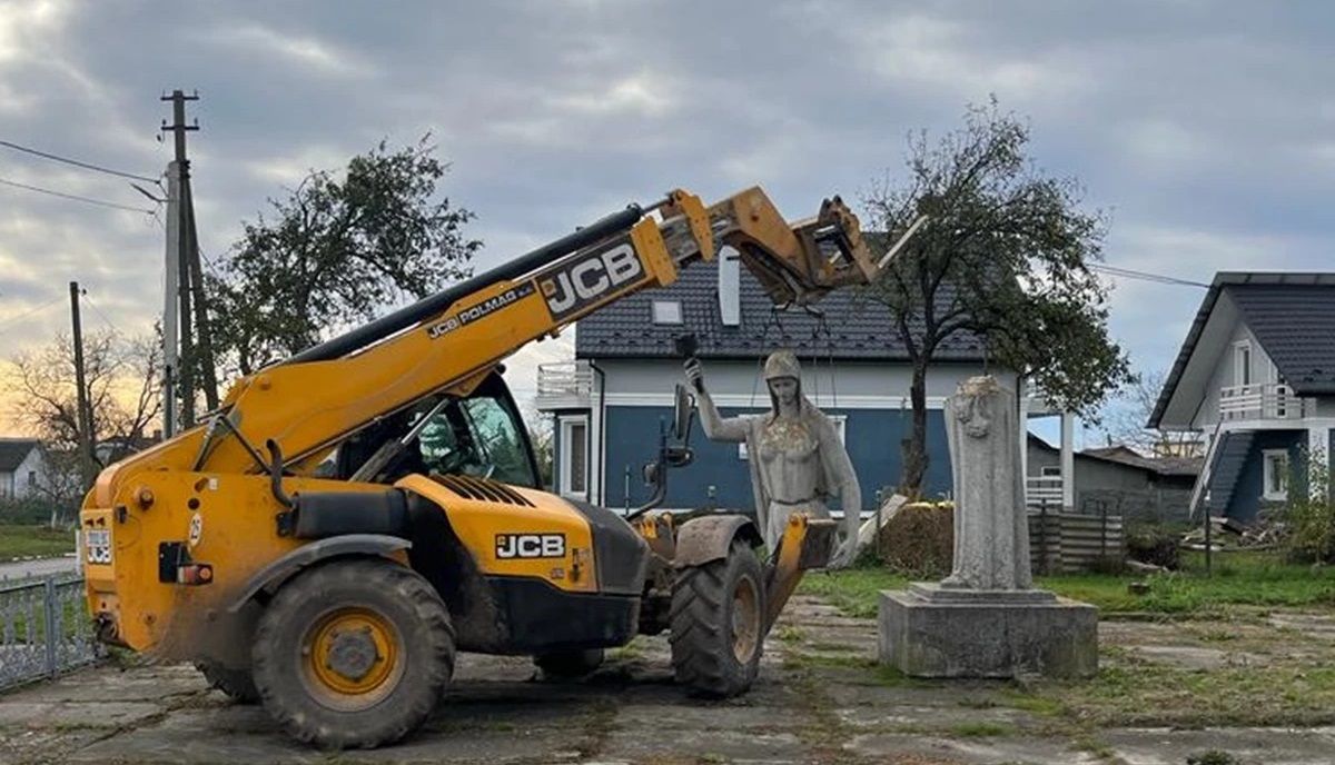 Два райони Львівщини повністю позбулися комуністичних пам’яток