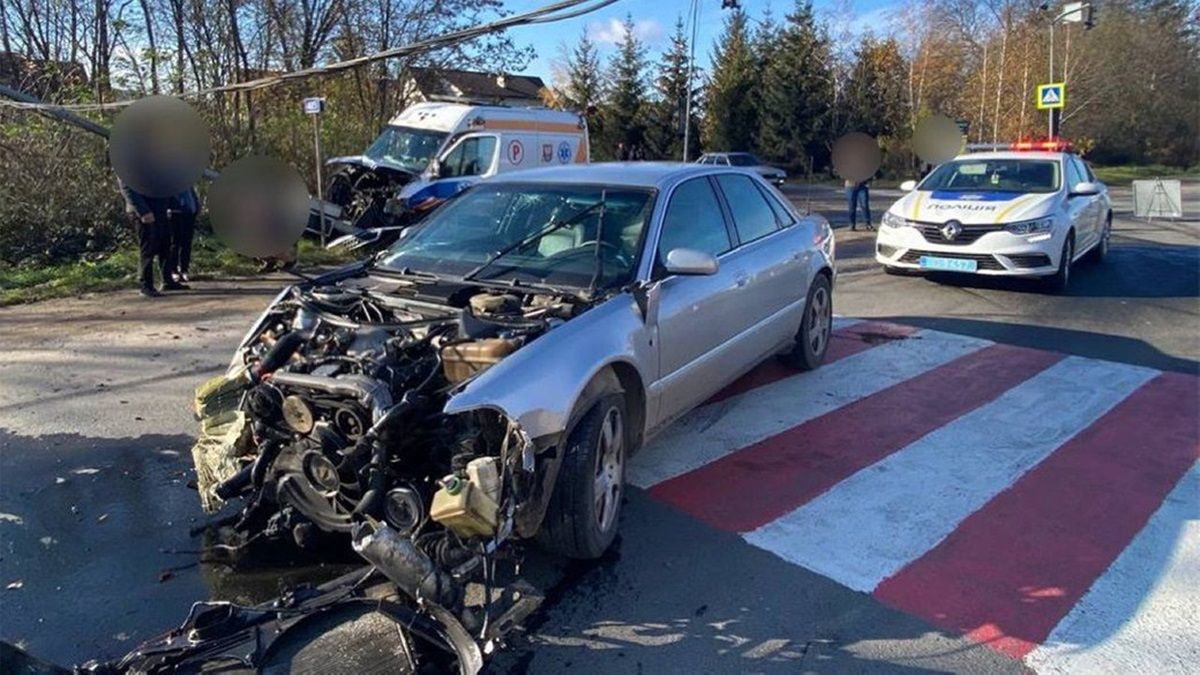 В селі біля Чернівців в аварії зіткнулися швидка допомога та автомобіль 