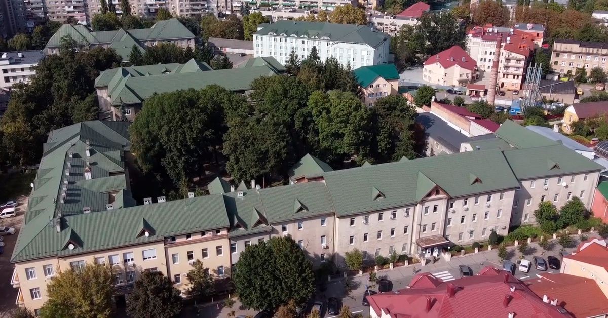 Вісім обласних лікарень Закарпаття об'єднали у дві