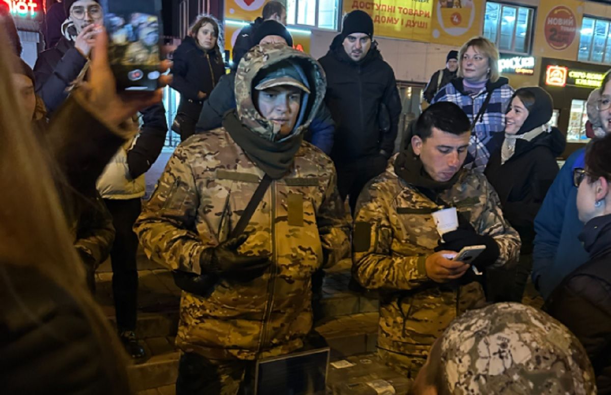 Поліція затримала у Києві «волонтерів» у військовій формі за підозрою в шахрайстві
